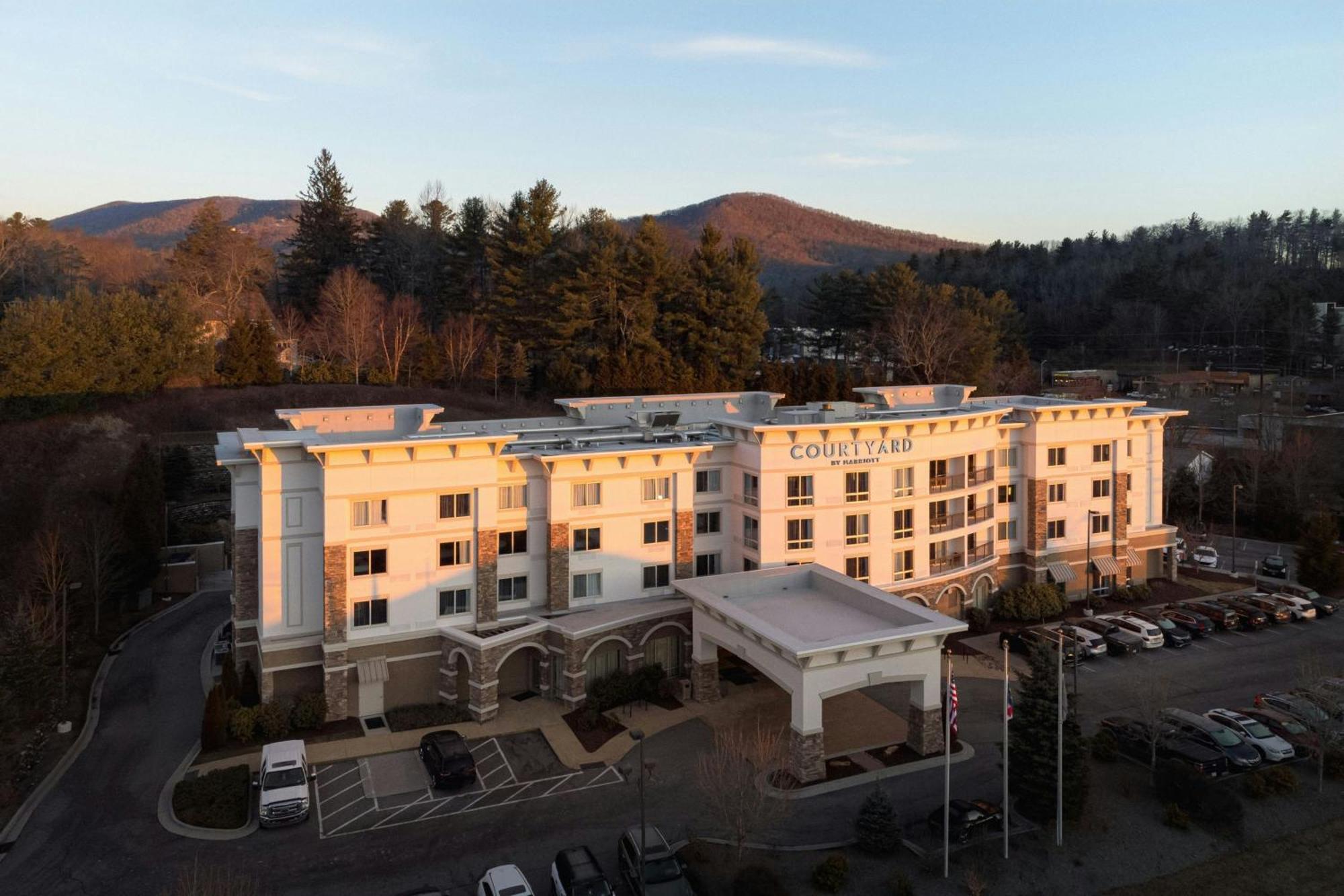 Courtyard By Marriott Boone Hotel Exterior photo