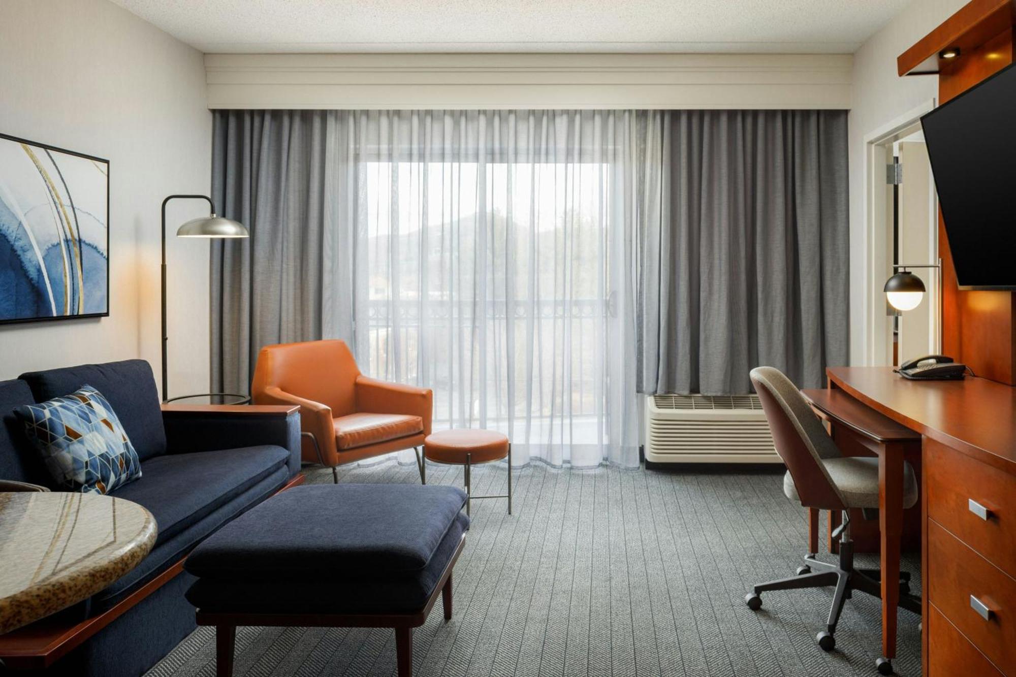 Courtyard By Marriott Boone Hotel Exterior photo
